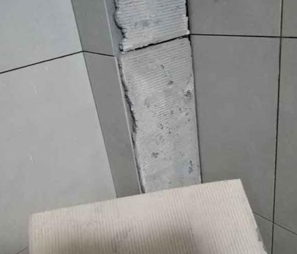 孝义瓷砖空鼓维修公司分享下厨房瓷砖脱落的补救措施。